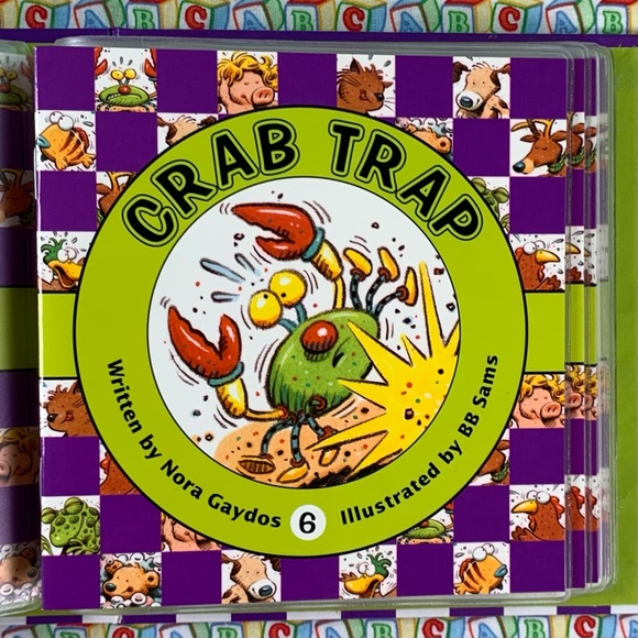 Animal Antics 10 Phonics Books Set. Level 1, Short-Vowel Sounds. - Picture 9 of 16